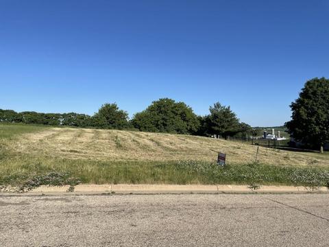 402 Prairie Hills Dr, Dodgeville, WI 53533