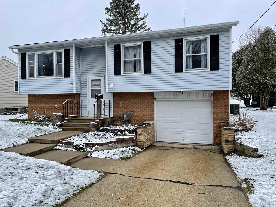 144 Wisconsin St, Beaver Dam, WI 53916 12 Photos MLS 1931979 Movoto