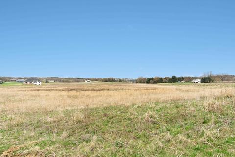 5901 N Sessler Ct, Milton, WI 53563