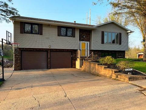 2260 Jaeger Dr, Dubuque, IA 52003 photo 1