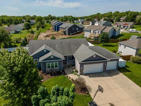 695 Bluegrass Trl, Waterloo, WI 53594 photo 1