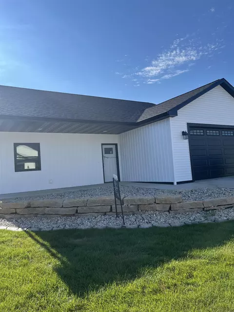 203 Bonnie Ln, Belleville, WI 53508