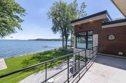 5404 Lake Mendota Dr, Madison, WI 53705