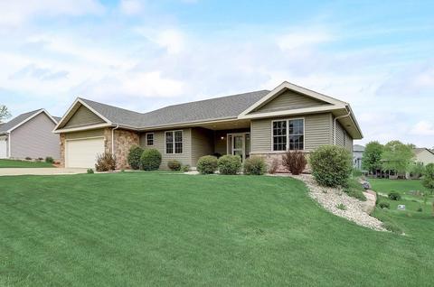761 Maple Dr, Mount Horeb, WI 53572 photo 1
