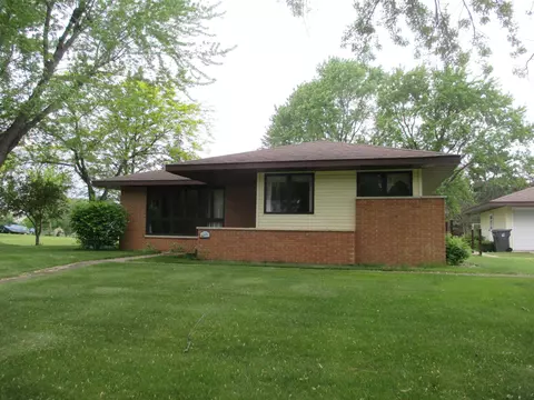 445 E Park St, Montello, WI 53949 photo 1