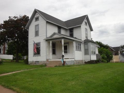 240 E Maple St, Lancaster, WI 53813 photo 1