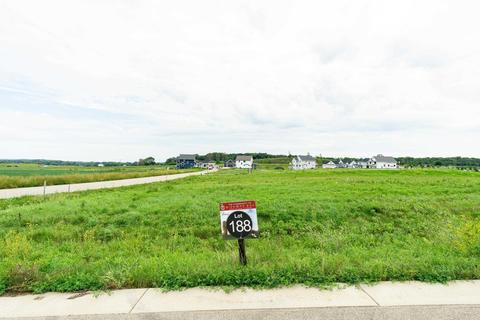 5020 Peach Blossom Ct, Waunakee, WI 53597