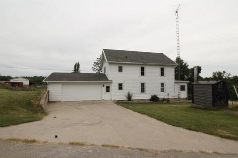 8509 Chase Ridge Rd, Potosi, WI 53820