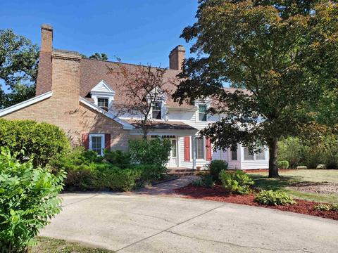 807 NE Sherwood Dr, Beloit, WI 53511
