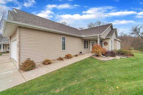 639 Springbrook Cir, Deforest, WI 53532 photo 1