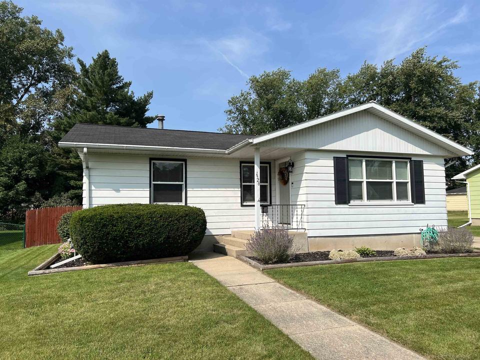 1526 Mckinley Ave, Beloit, WI 53511 24 Photos MLS 1943603 Movoto