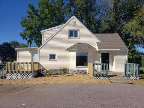 648 W Main St, Reedsburg, WI 53959