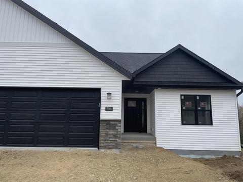 706 N Main St, Fall River, WI 53932