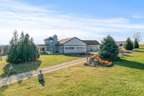 2104 S Kessler Rd, Janesville, WI 53548