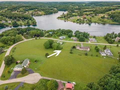 813 Remington Drive, La Valle, WI 53941
