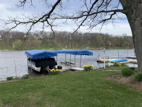 9697 N Blackhawk Dr, Edgerton, WI 53534