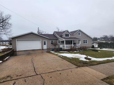 440 E Oak St, Lancaster, WI 53813 photo 1