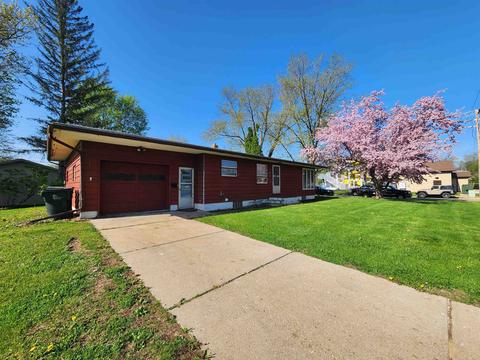 273 W 8th St, Richland Center, WI 53581