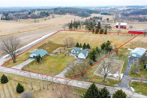 3696 Saddle Ridge Rd, Deerfield, WI 53531