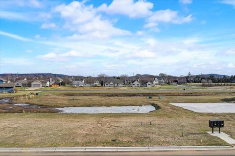 212 Falcon Ct, Sauk City, WI 53583