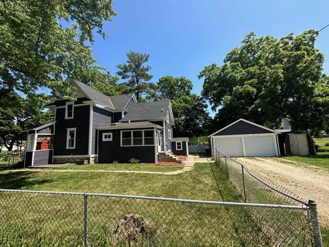 105 S Walworth St, Darien, WI 53114