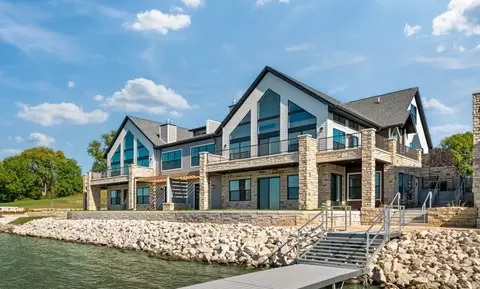 218 Lakeview Ln, Beaver Dam, WI 53916