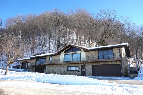 13296 Dugway Rd, Glen Haven, WI 53810