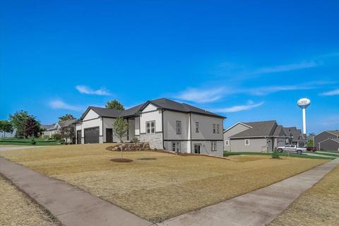 221 S Brookwood Dr, Mount Horeb, WI 53572