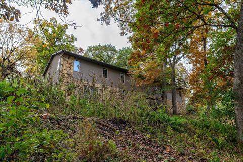 2038 Washington Rd, Stoughton, WI 53589