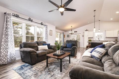 210 Joshua Dr, Evansville, WI 53536
