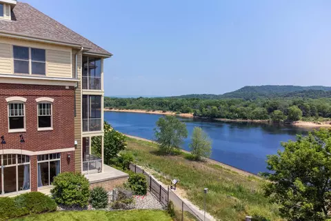 440 Water St #313, Prairie Du Sac, WI 53578