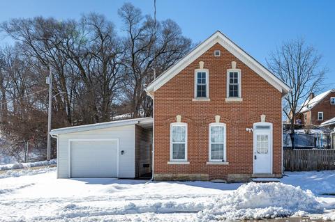 2735 Burden St, Dubuque, IA 52001 photo 1