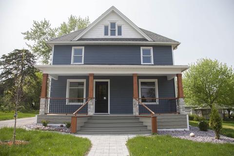 206 S 8th St, Mount Horeb, WI 53572
