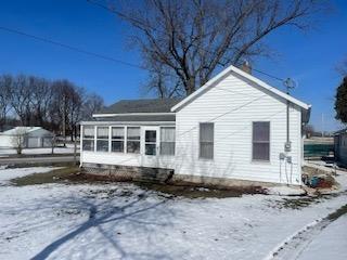 307 E State St, Fox Lake, WI 53933