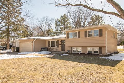 2308 Manor Green Dr, Madison, WI 53711