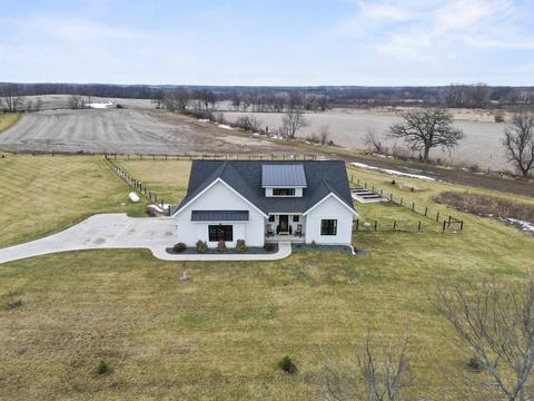 3584 Old Stage Rd, Brooklyn, WI 53521