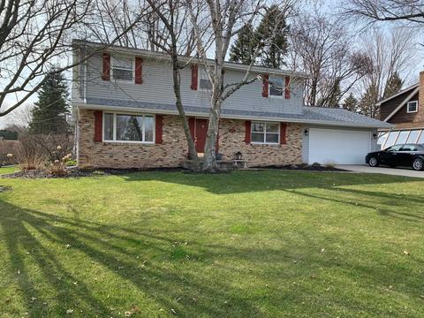 1200 W Circle Dr, Beaver Dam, WI 53916