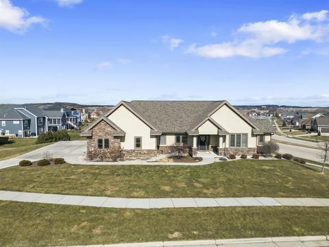 805 Raven Ct, Oregon, WI 53575