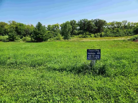 174 Savannah Pkwy, Deerfield, WI 53531