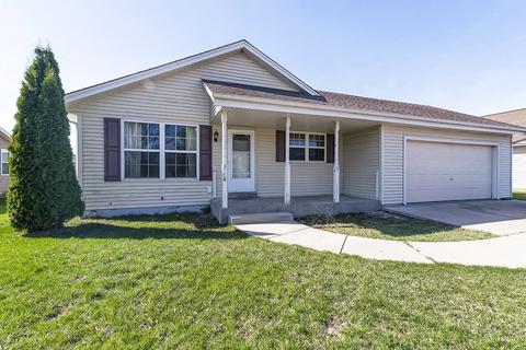 3985 Creekside Dr, Janesville, WI 53548