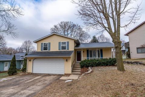 621 Seven Nations Dr, Madison, WI 53713