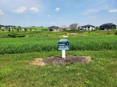 821 Valley Rd, Dane, WI 53529