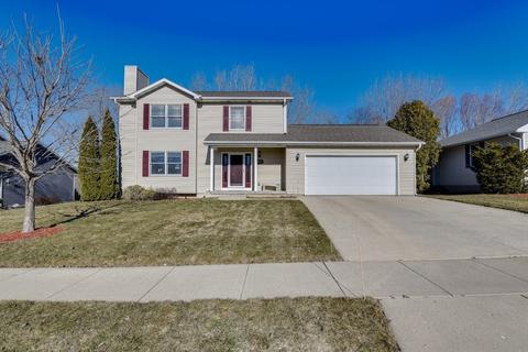 103 Lazy Lake Dr, Fall River, WI 53932