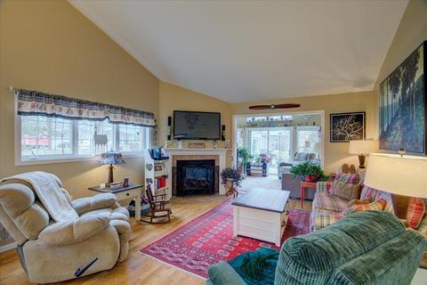 33 Northlight Way, Fitchburg, WI 53711