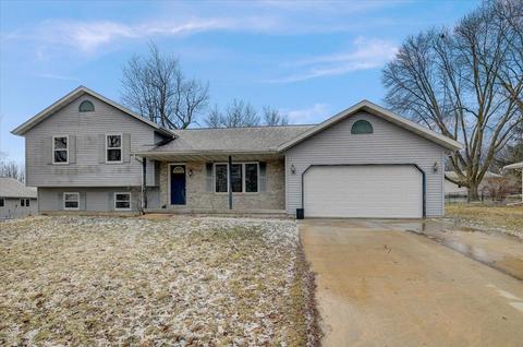 698 Clover Ln, Oregon, WI 53575 photo 1