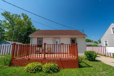 123 N Pine St, Janesville, WI 53548