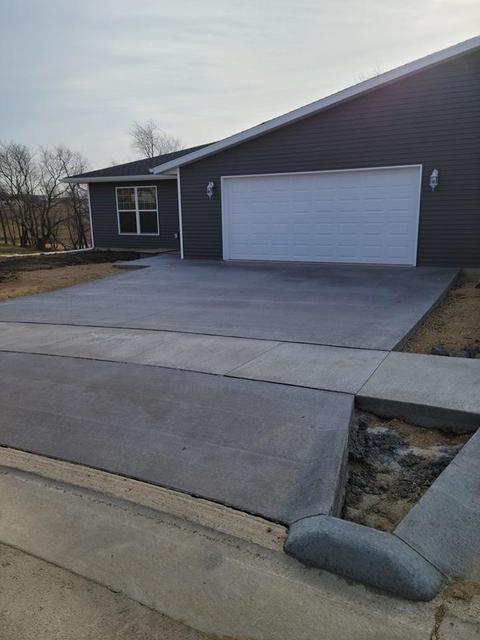 617 Pine St, Dickeyville, WI 53808