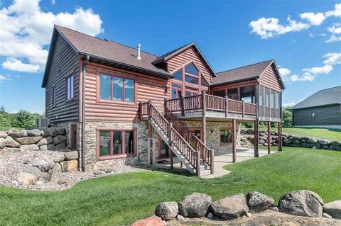 n8181 Castaway Drive, New Lisbon, WI 53950