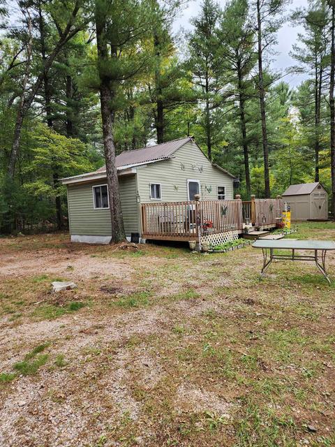 598 Badger Dr, Hancock, WI 54943