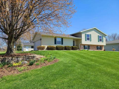6698 Charlie Grimm Rd, Windsor, WI 53598